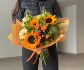 Buchet “Sunny” cu floarea soarelui și minirosa